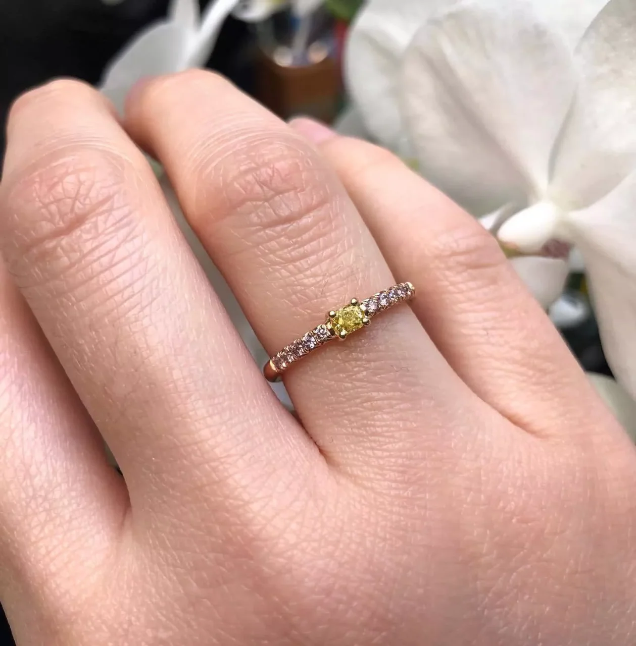 18ct rose and yellow gold Australian pink and yellow diamond ring - Image 2