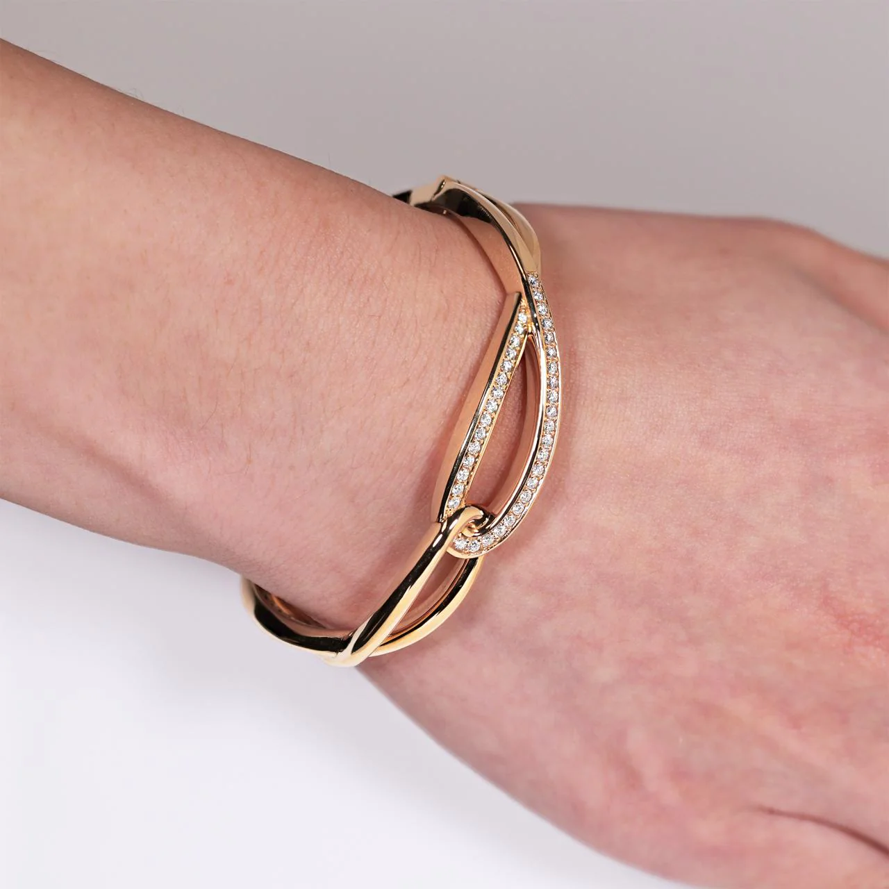 18ct rose gold diamond set hinged bangle - Image 2