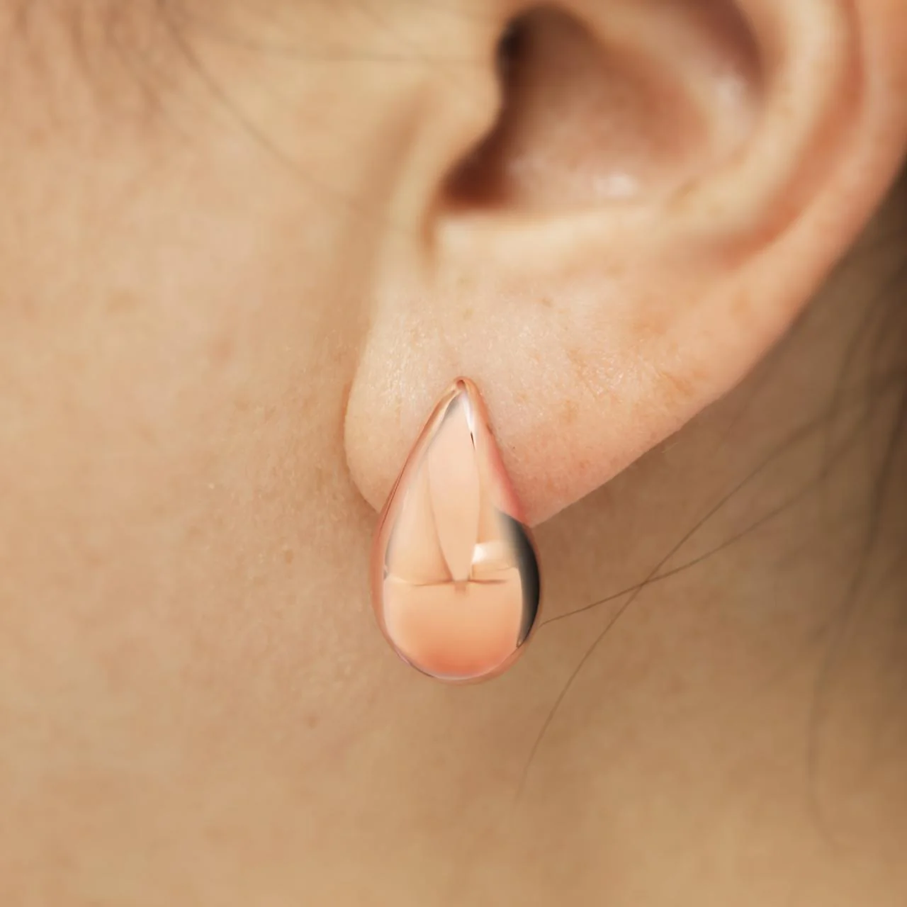 18ct rose gold tear drop hollow earrings - Image 2