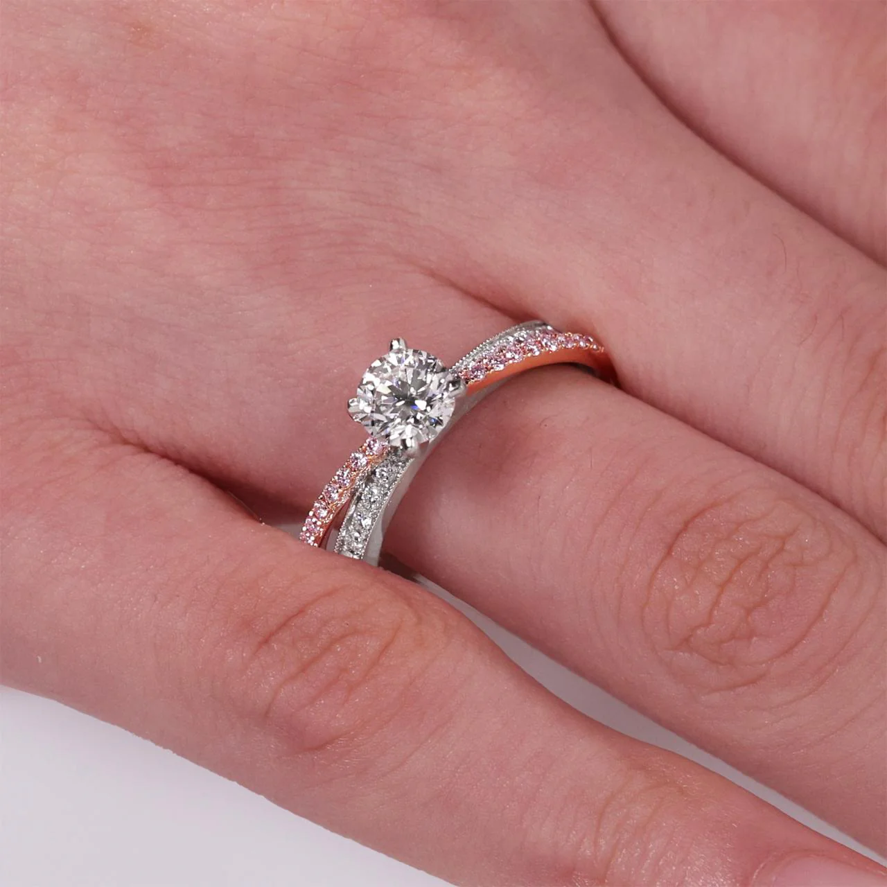 18ct White and Rose Gold 0.75ct Round Brilliant cut Diamond engagement Ring in a four claw setting with pink and white round diamonds on the band - Image 2