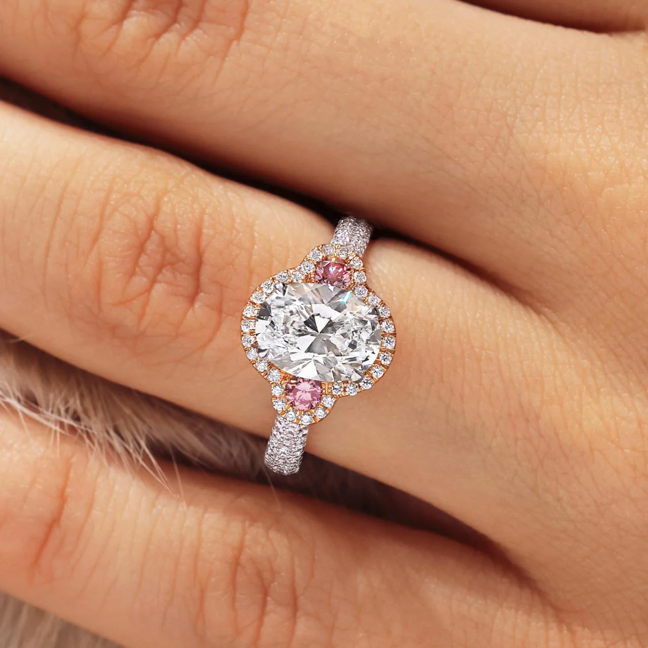 OTTAVIA 18ct white and rose gold 1.97ct oval shaped diamond engagement ring with pink diamonds - Image 4