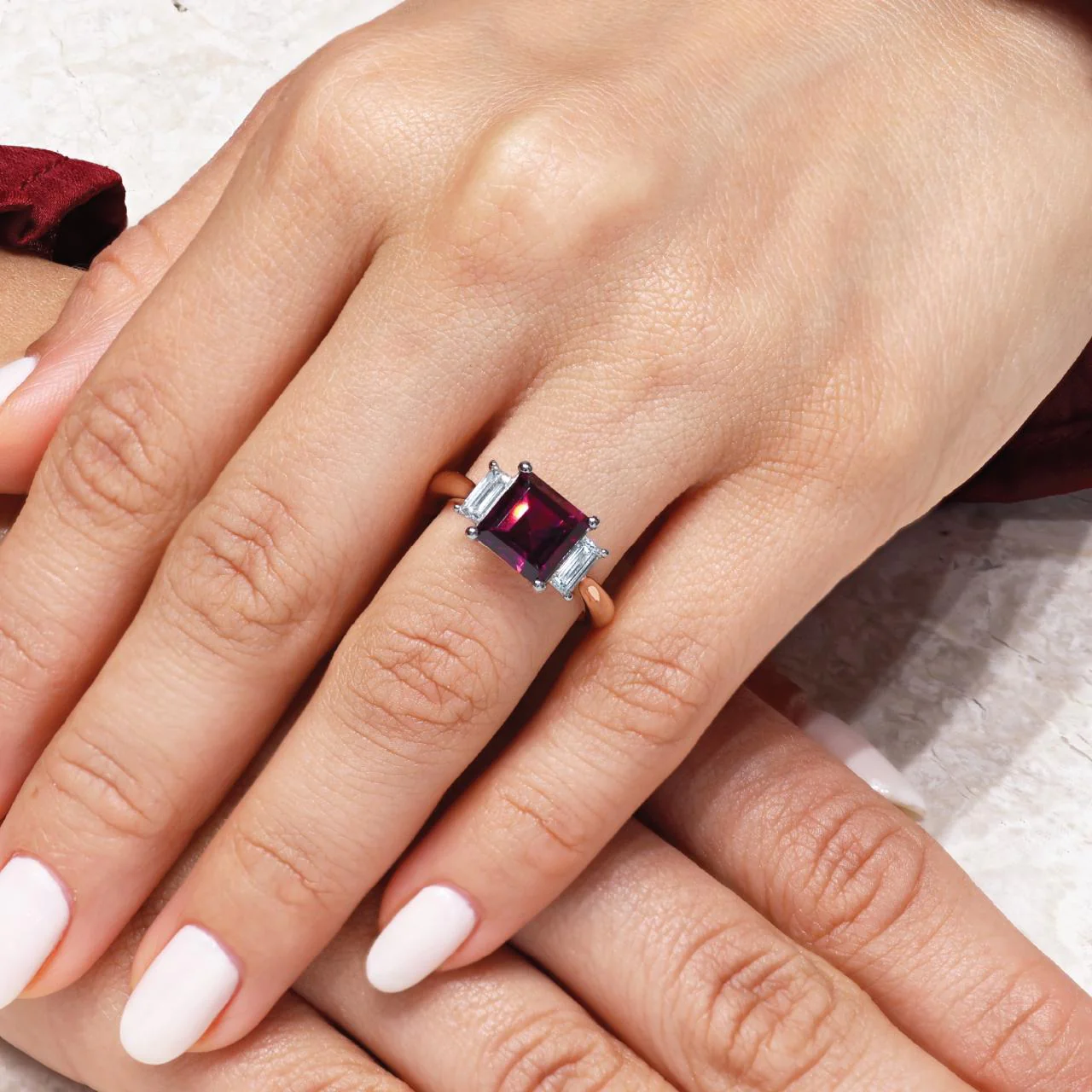 18ct white and rose gold 3.47ct carre cut rhodolite garnet and baguette diamond ring - Image 2