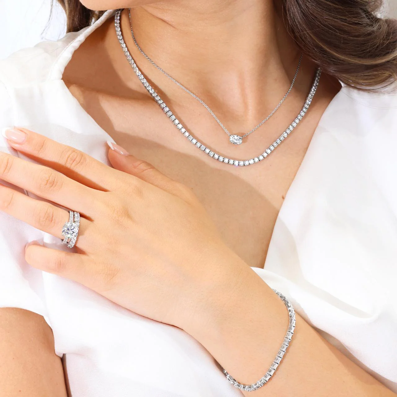18ct white gold 0.44ct solitaire oval pendant on an 45cm 18ct white gold trace chain - Image 2