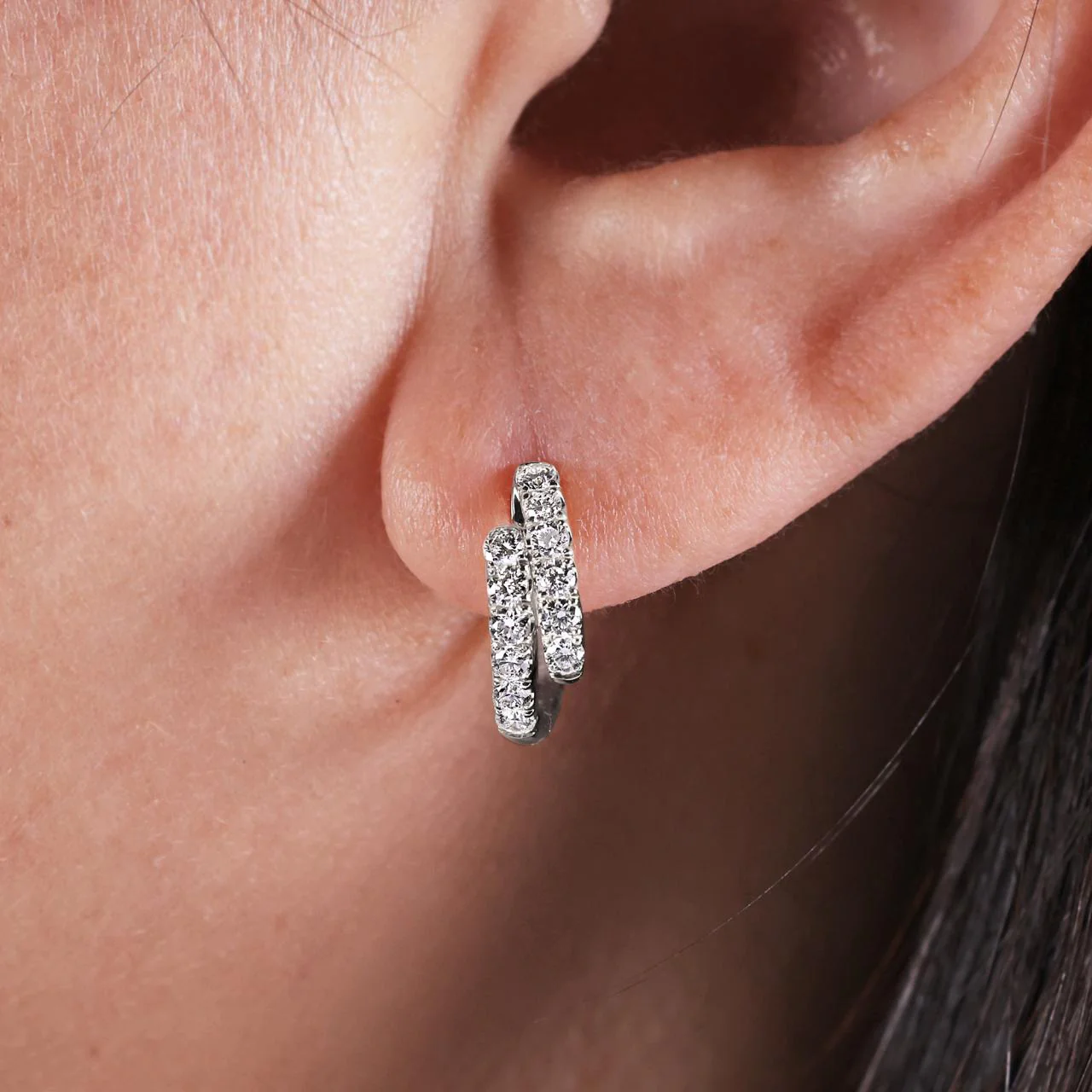 18ct white gold 0.66ct diamond claw set small hoop earrings - Image 2