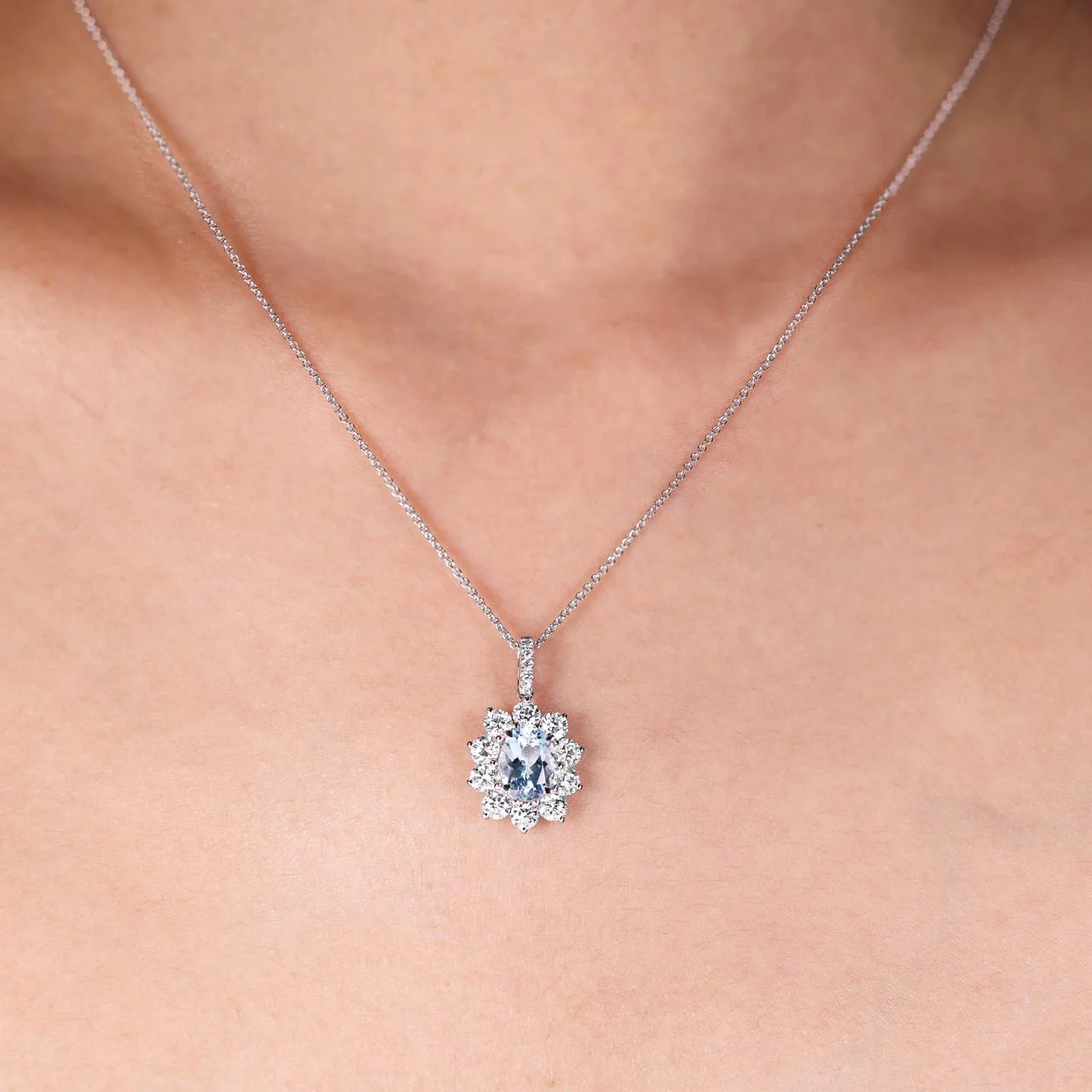 18ct white gold 1.08ct Santa Maria aquamarine and diamond necklace - Image 2
