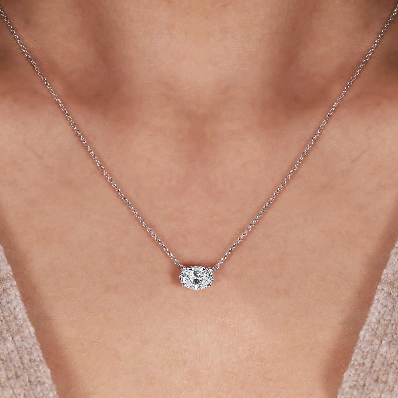 18ct white gold 1.09ct E VS1 LAB Grown oval brilliant cut diamond necklace in a claw setting - Image 2