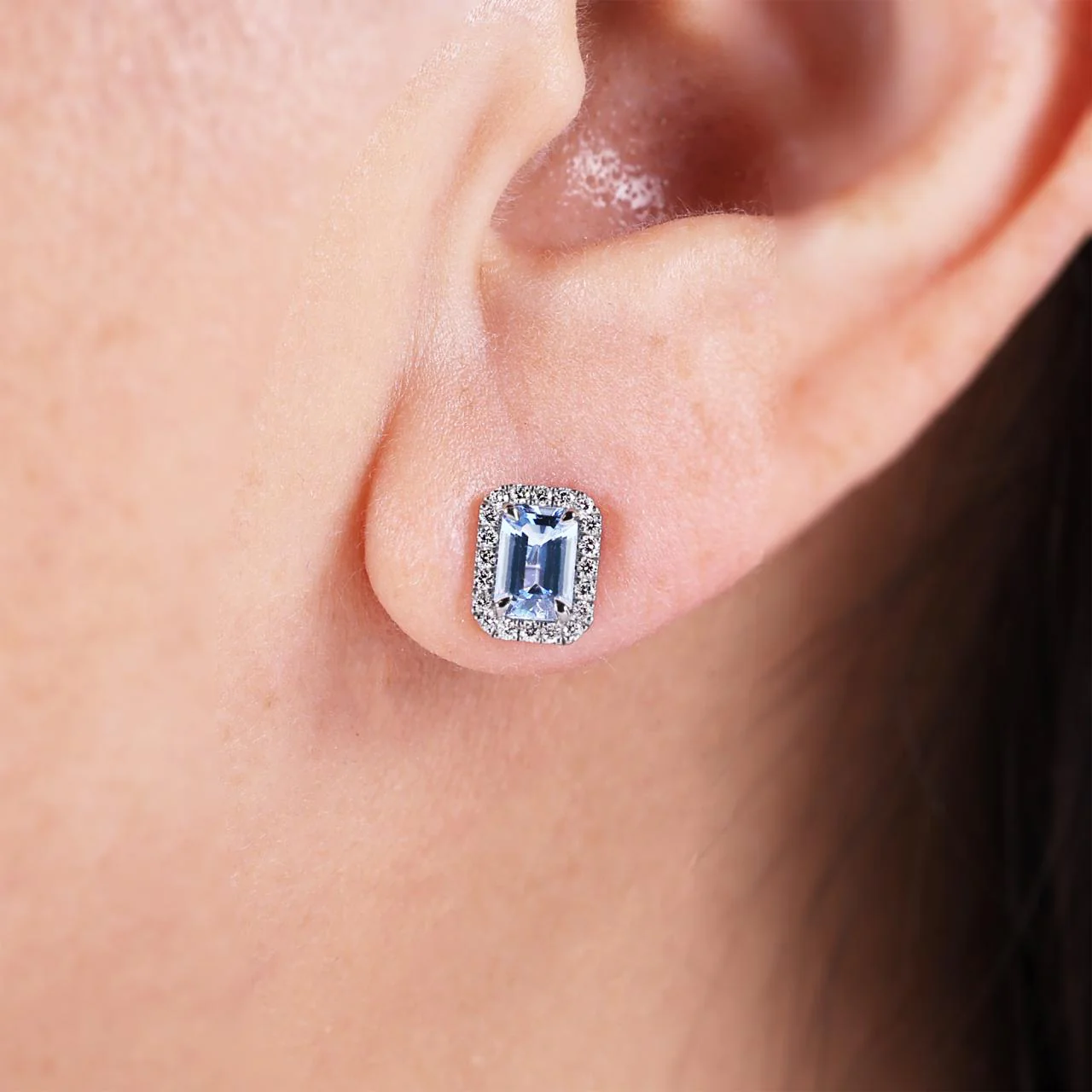 18ct white gold 2=0.87ct Santa Maria aquamarine and diamond stud earrings - Image 2