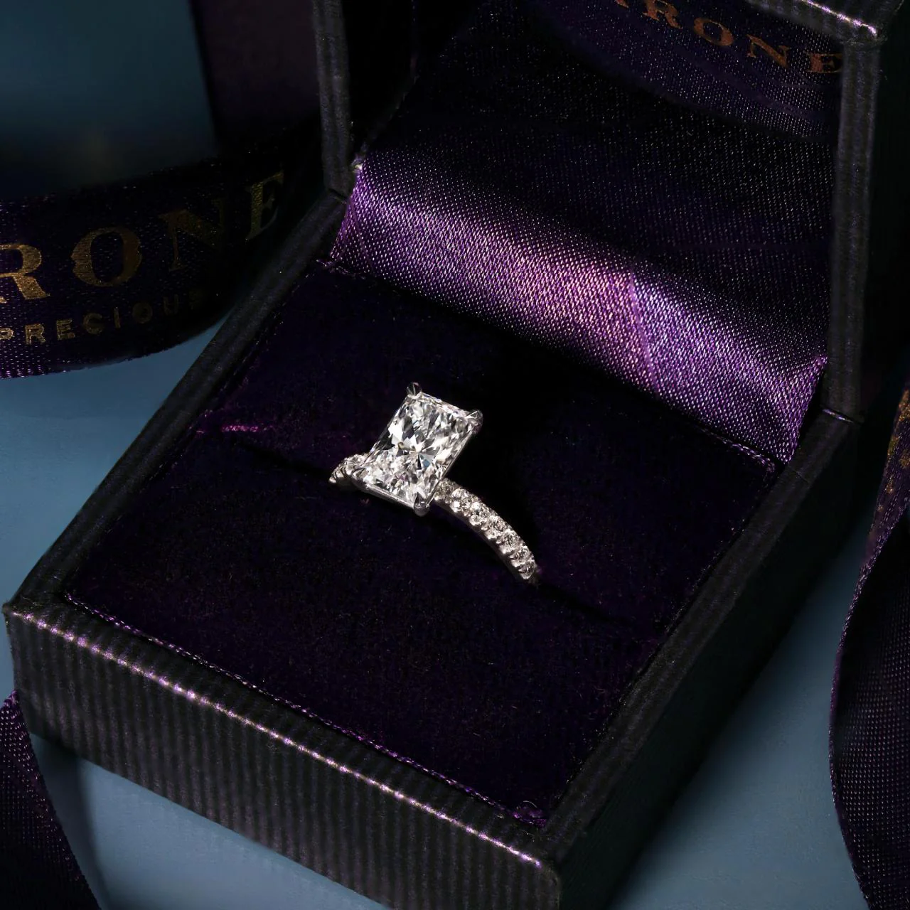 18ct white gold 2.01ct F SI1 radiant diamond engagement ring - Image 4
