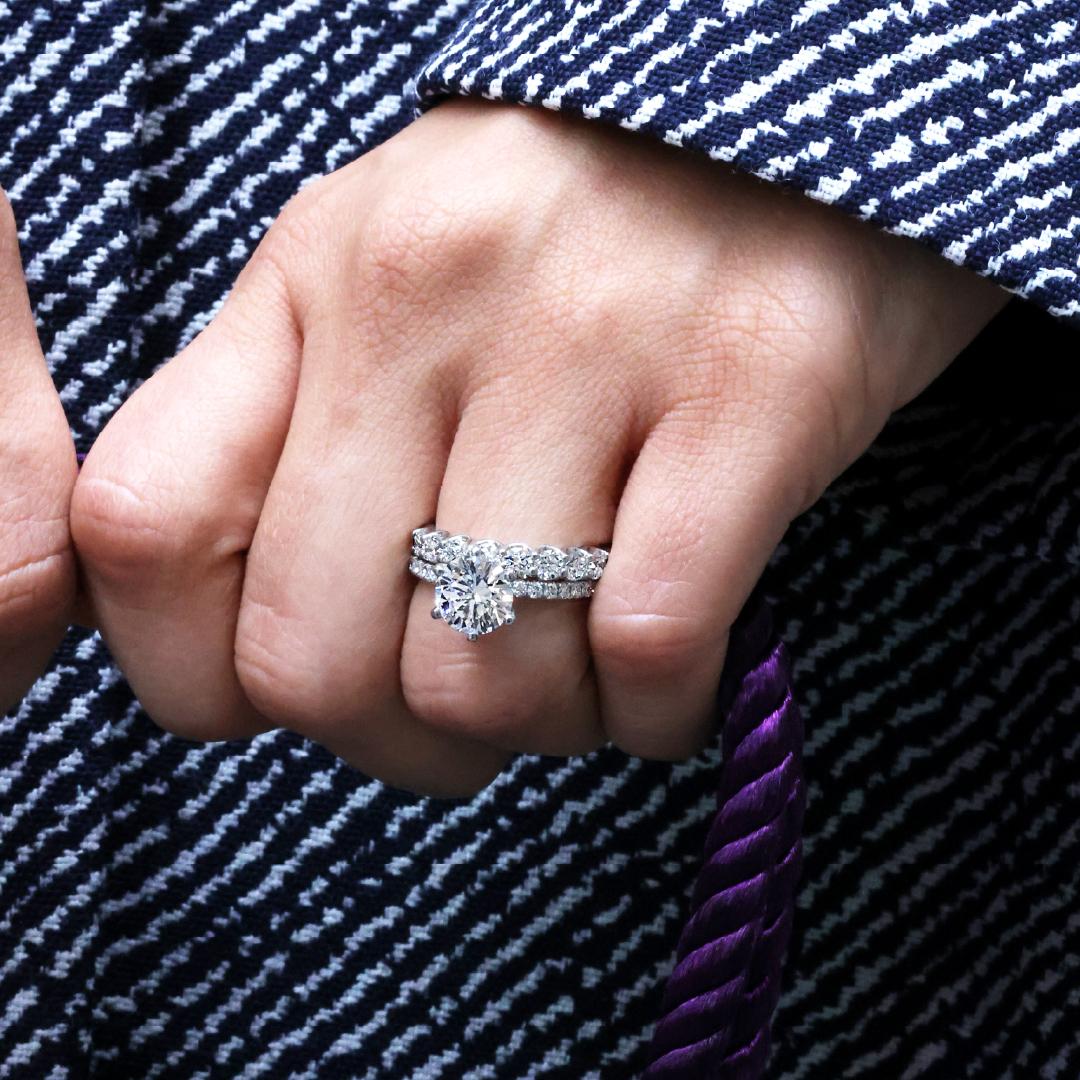 18ct white gold 2.01ct six claw round brilliant cut diamond ring - Image 3