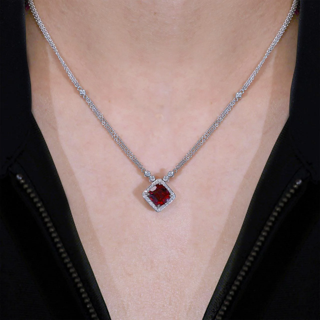 18ct white gold 2.46ct cushion cut rubelite and diamond necklace - Image 2