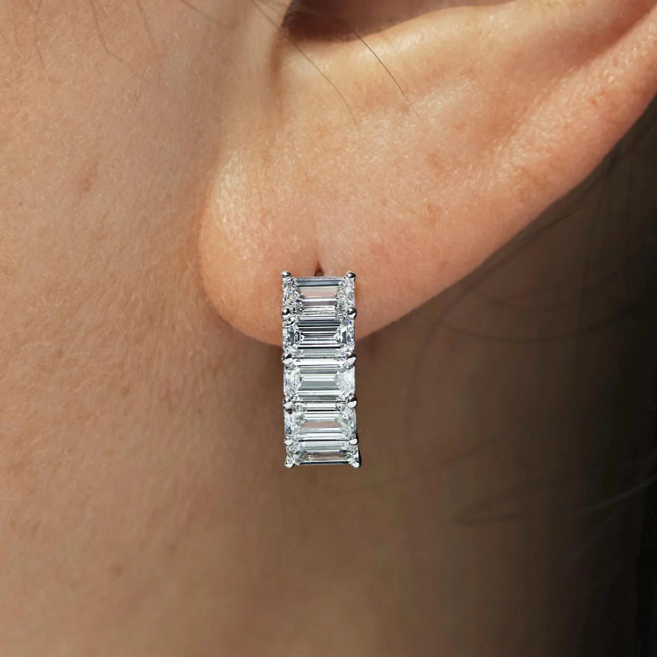 18ct white gold 3.07ct LAB Grown emerald cut diamonds hinged hoop earrings - Image 2