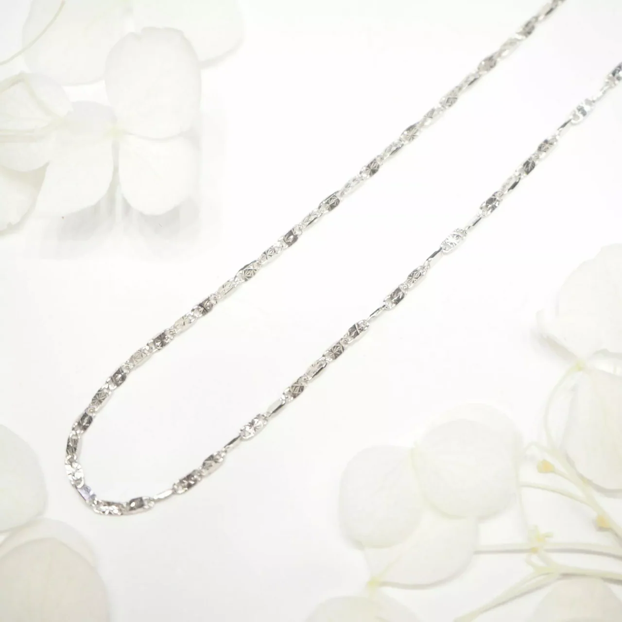 18ct white gold 45cm chain