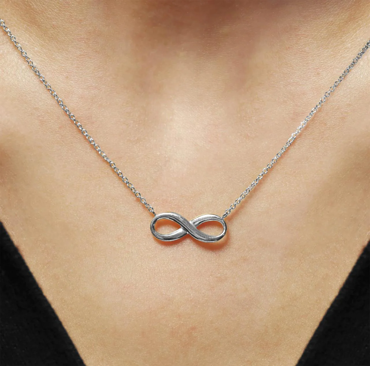 18ct white gold 45cm infinity necklace - Image 2