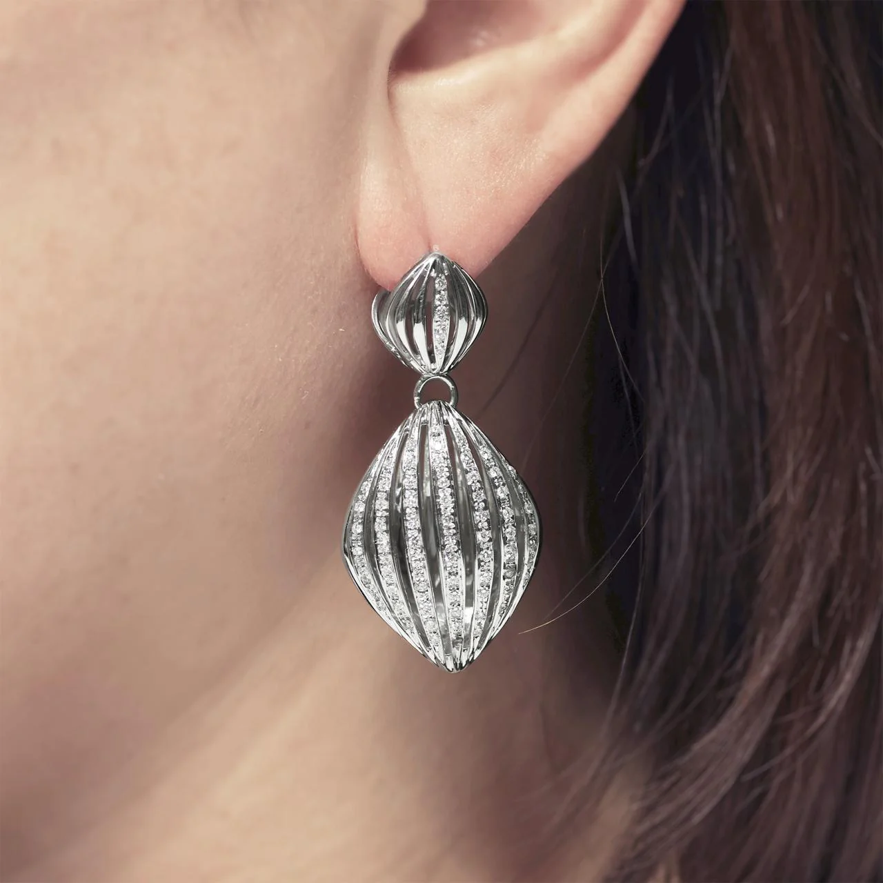 18ct White gold and diamond set fancy drop earrings - Image 2