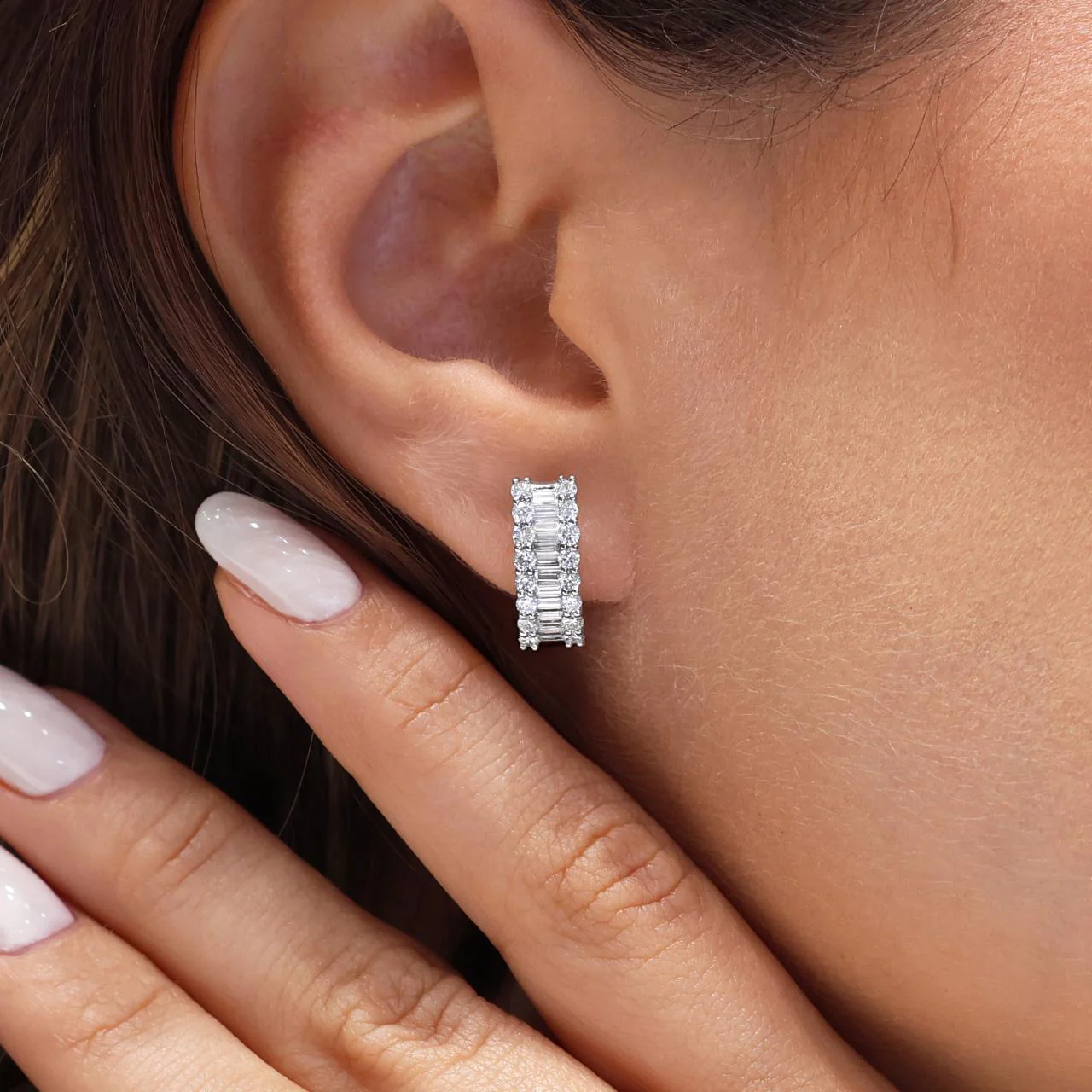 18ct white gold channel set baguettes & claw set round diamonds hoop earrings - Image 2