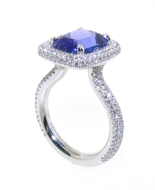 18ct white gold cushion cut Tanzanite and diamond ring - Image 2
