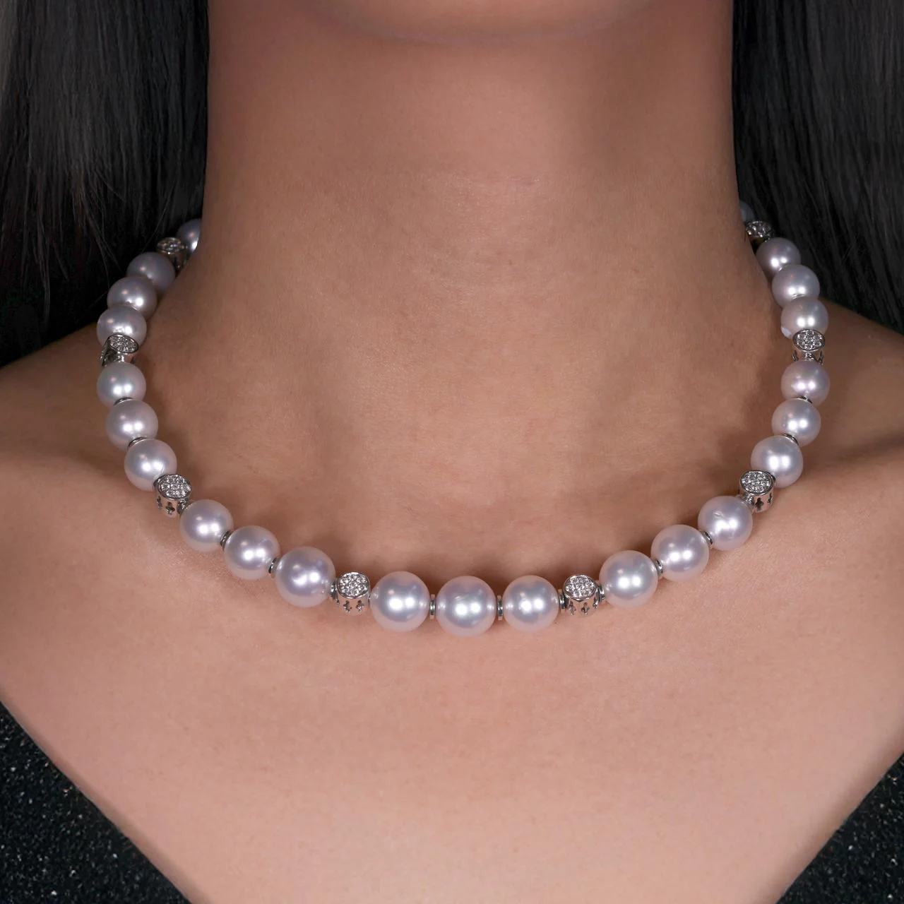 18ct White Gold Diamond and South Sea Silver White Pearl Necklace from the Carmela Cerrone Collection - Image 2