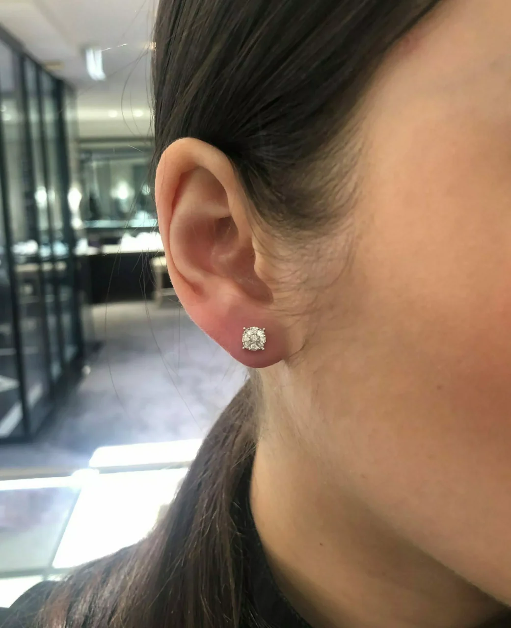 18ct white gold diamond cluster stud earrings - Image 2