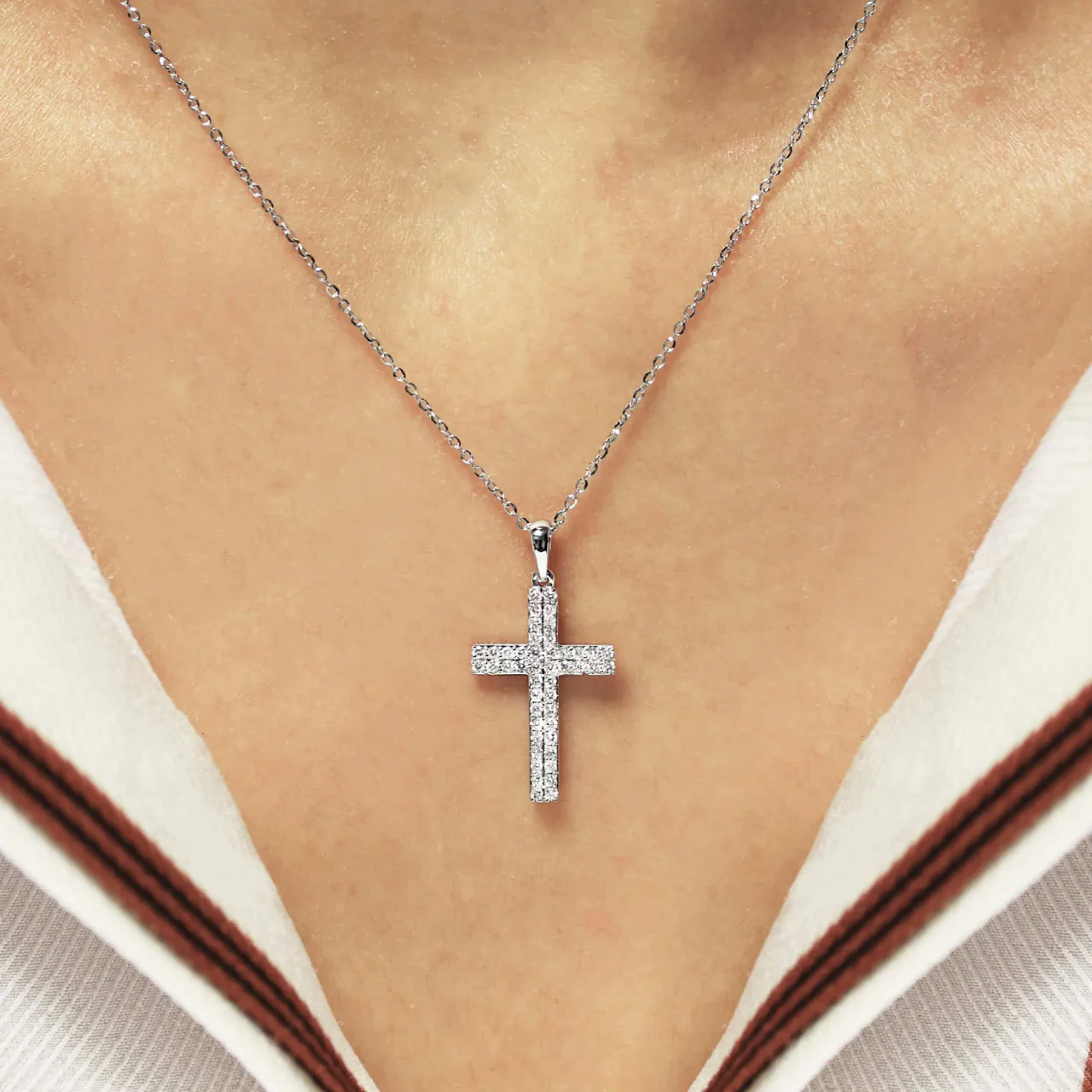 18ct white gold diamond cross necklace - Image 2