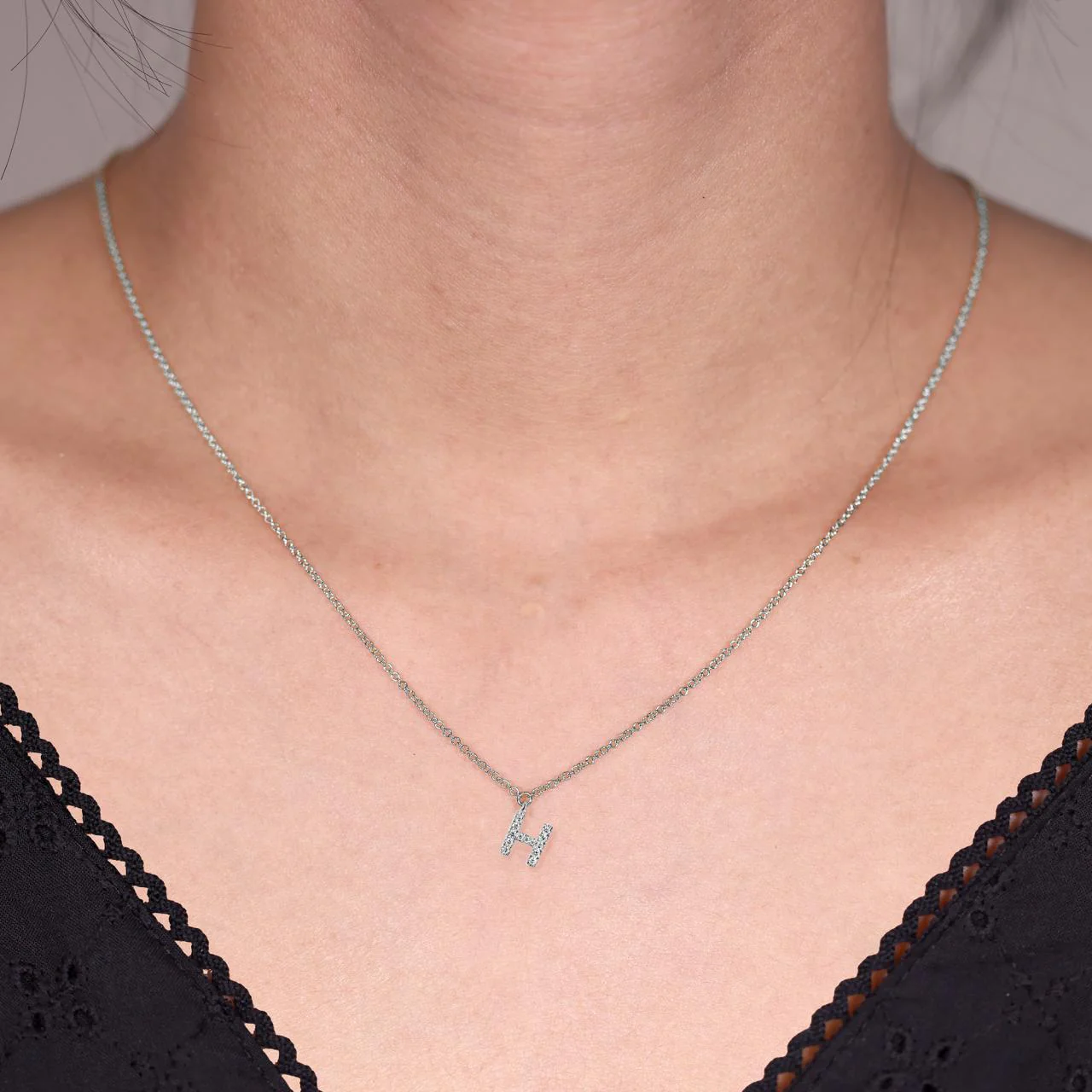 18ct white gold diamond initial "H" adjustable necklace - Image 2