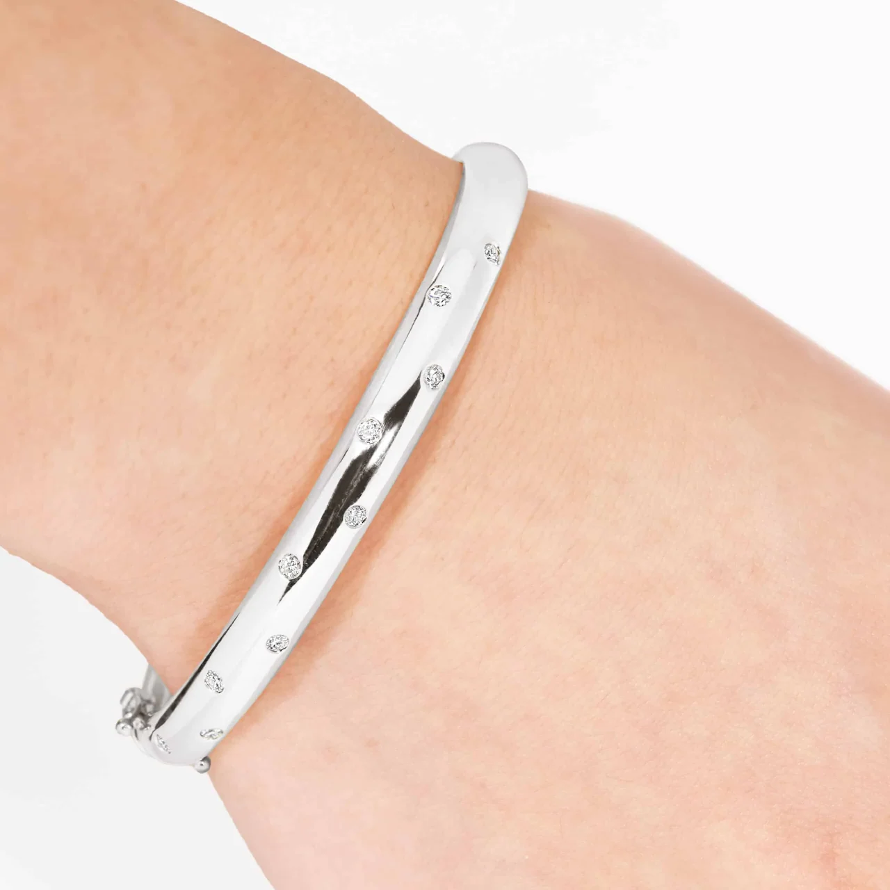 18ct white gold drop set diamond bangle - Image 2