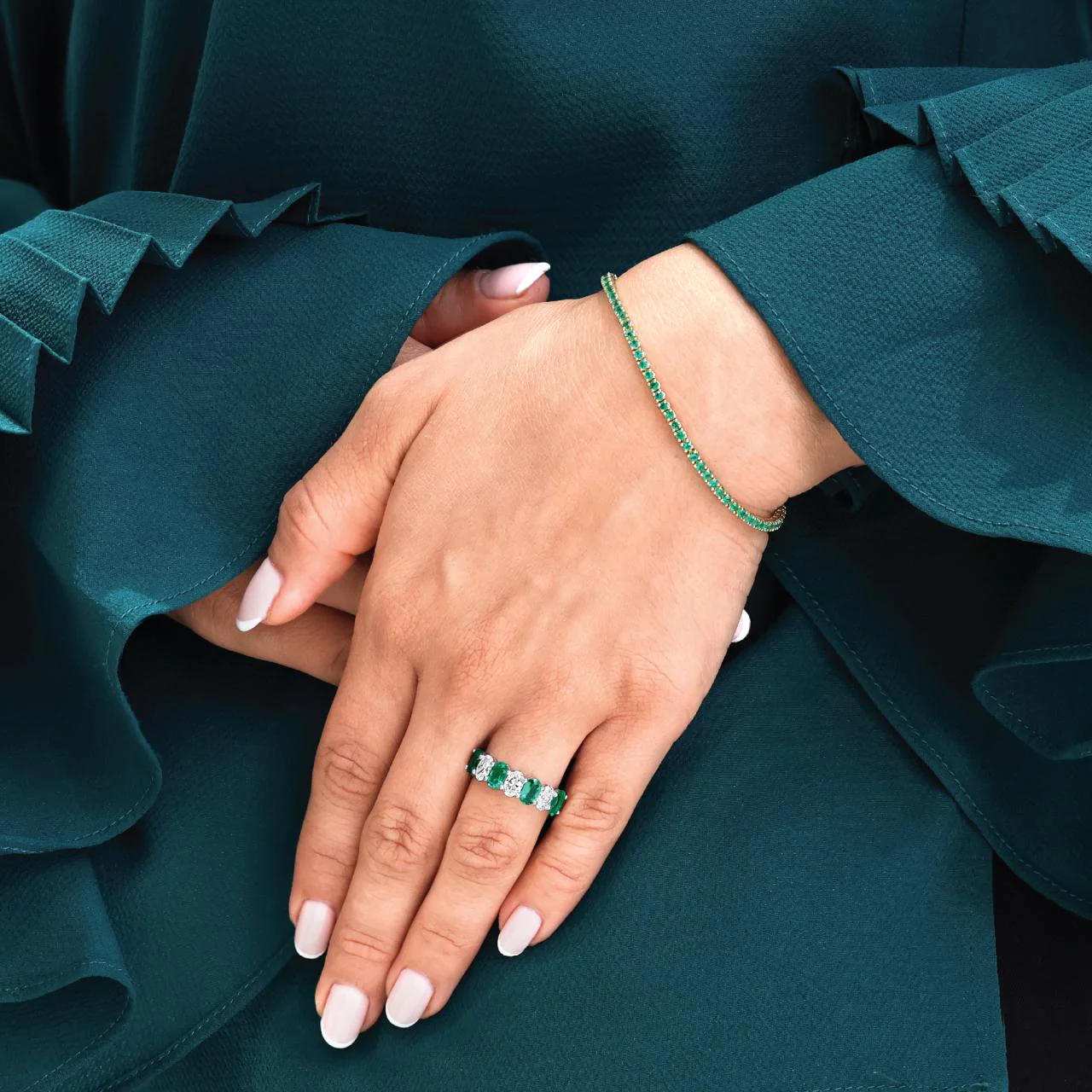 18ct white gold emerald and diamond claw set ring - Image 2