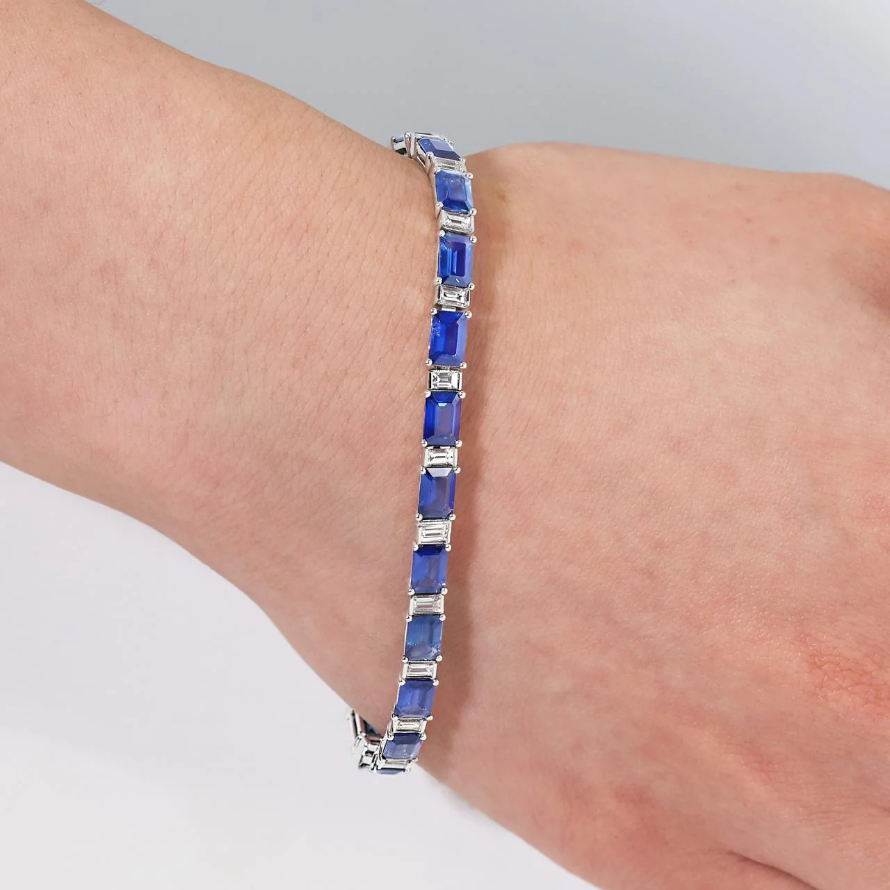 18ct white gold Madagascan emerald cut blue sapphire and emerald cut diamond bracelet - Image 3