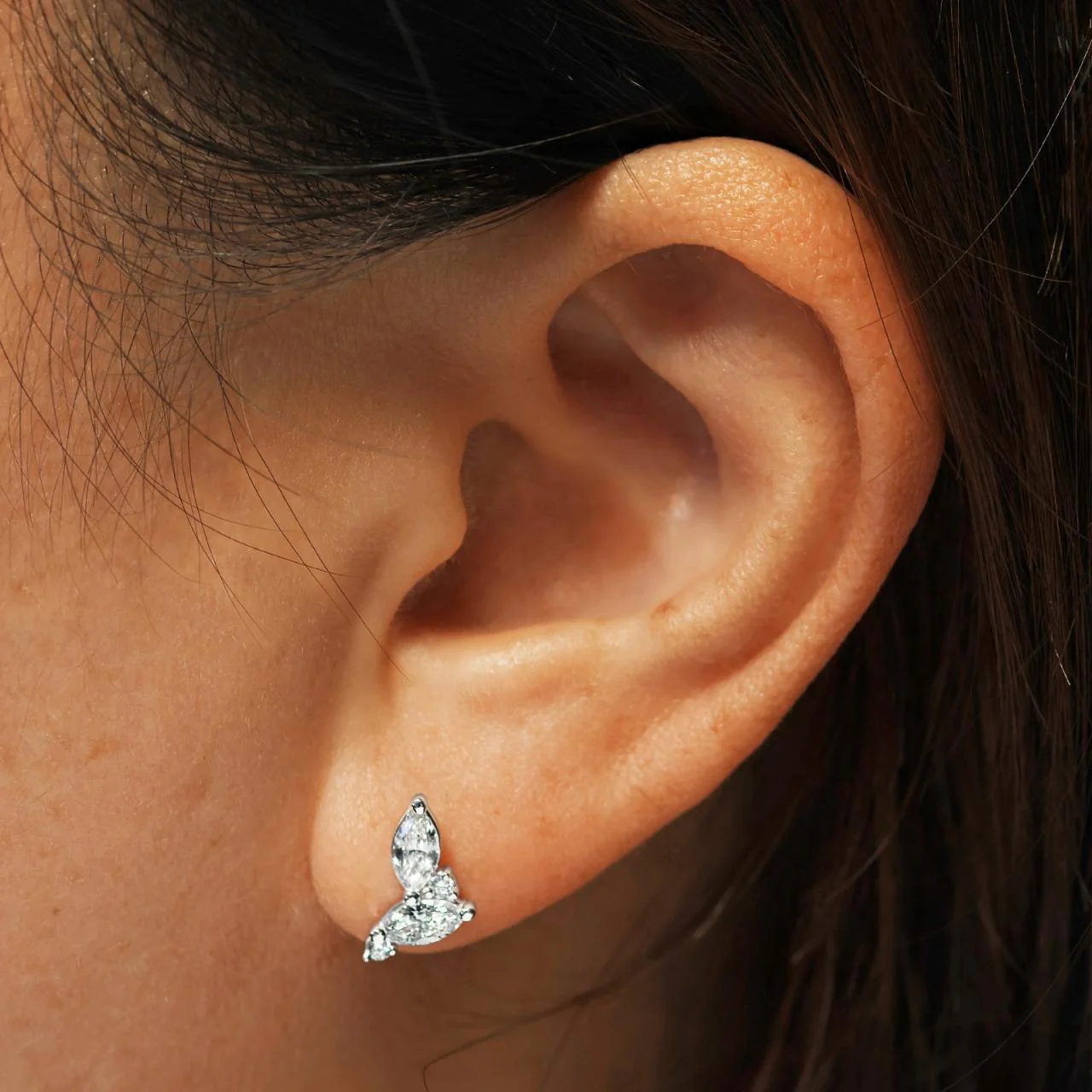 18ct white gold marquise and round brilliant cut diamond stud earrings - Image 2