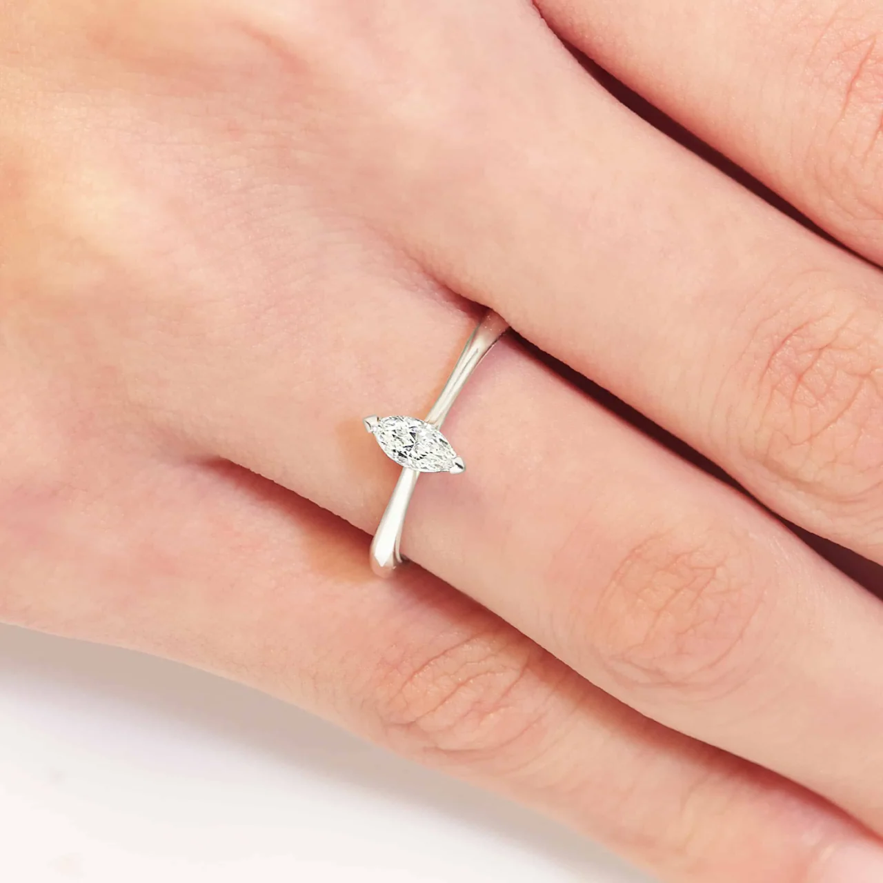 18ct white gold 0.23ct FG VVS VS marquise cut diamond solitaire engagement ring - Image 3