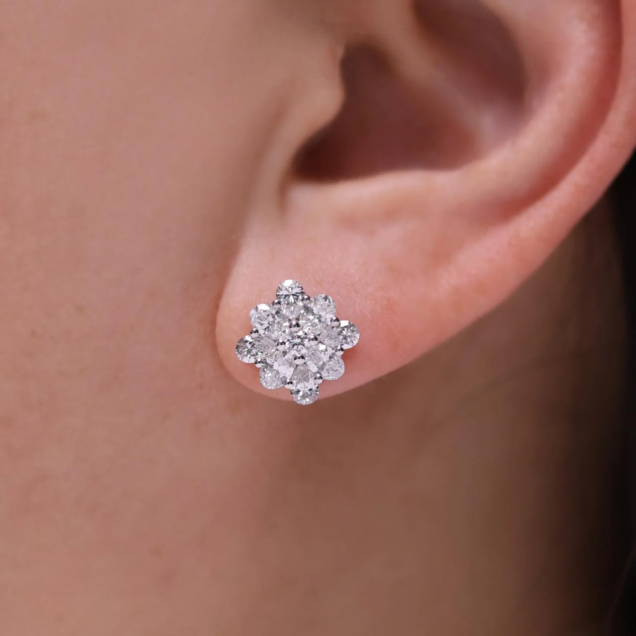 18ct white gold pear oval and round cut diamonds cluster stud earrings - Image 2
