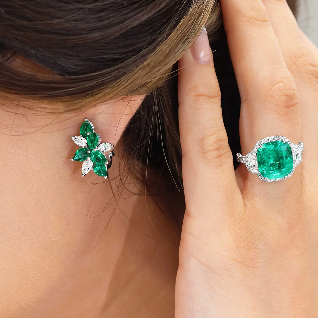 18ct white gold pear shape emerald and marquise diamond earrings - Image 2