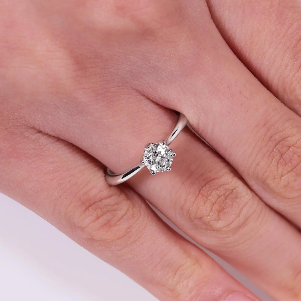 18ct white gold round brilliant cut diamond solitaire ring in a six claw setting. GIA Cert - Image 2