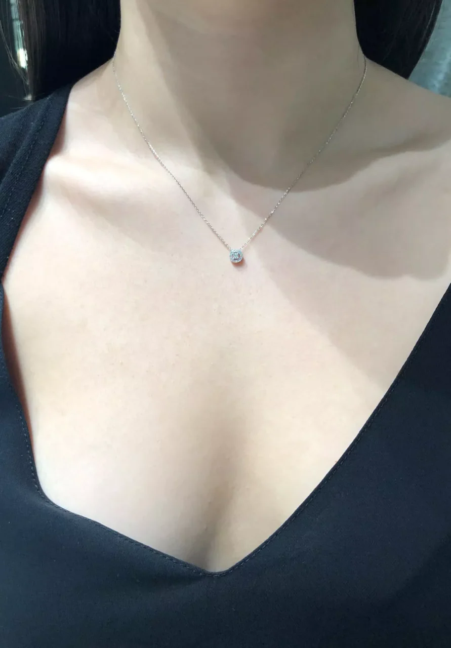 18ct white gold round cluster diamond halo necklace - Image 2