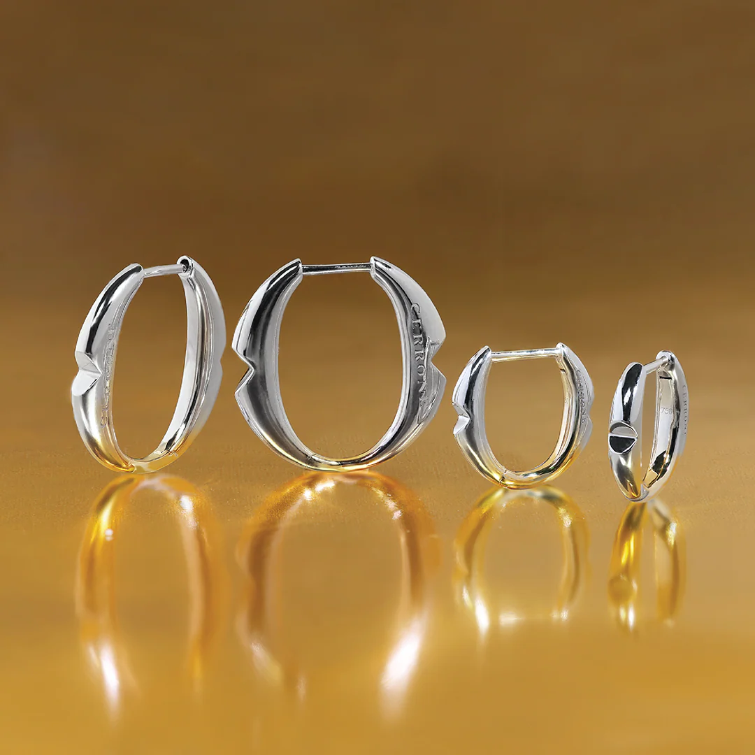 18ct White gold small ‘O’ hoop earrings from the Iconica Collection - Image 3