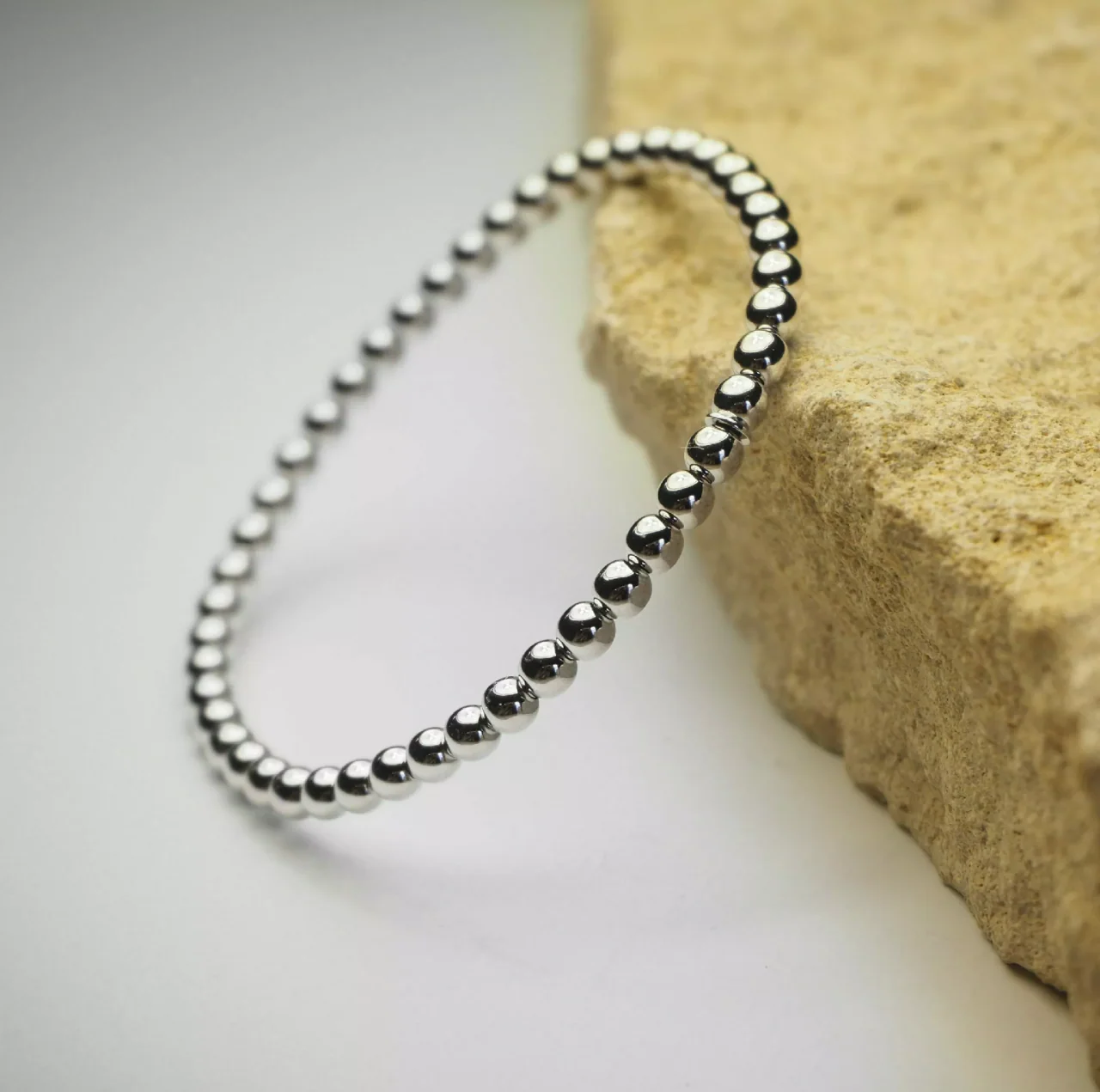 18ct white gold stretch ball bracelet - Image 2