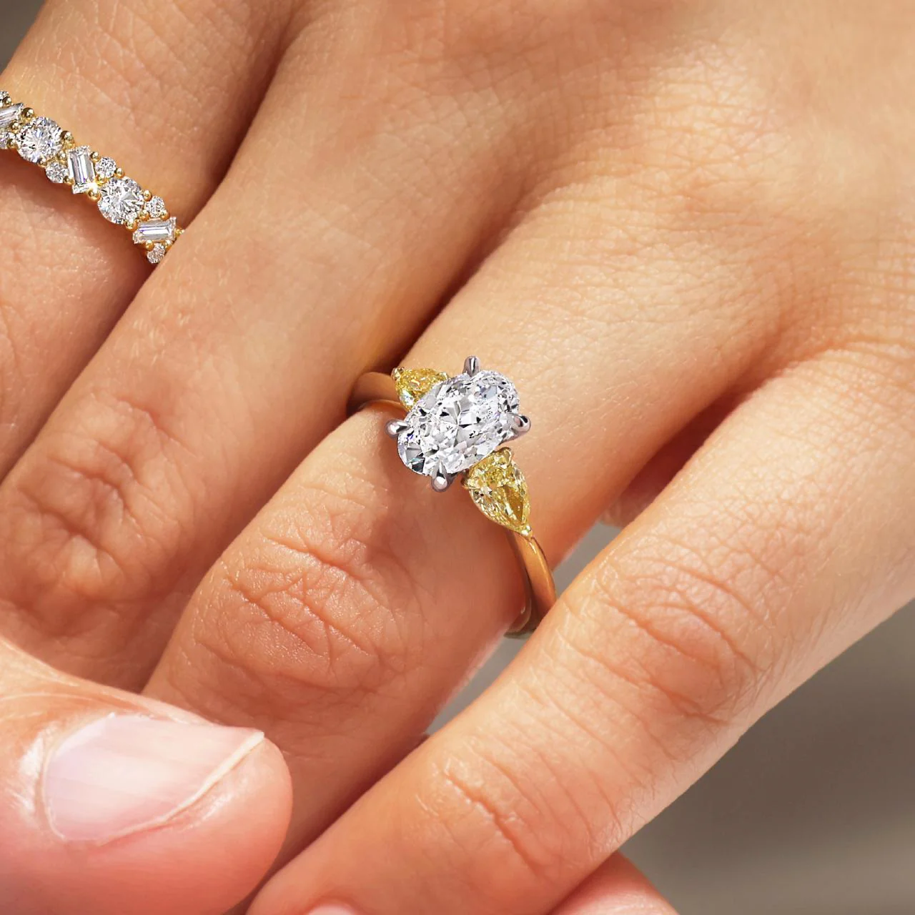 18ct yellow and white gold 1.20ct oval shape and pear shaped diamonds engagement ring - Image 3