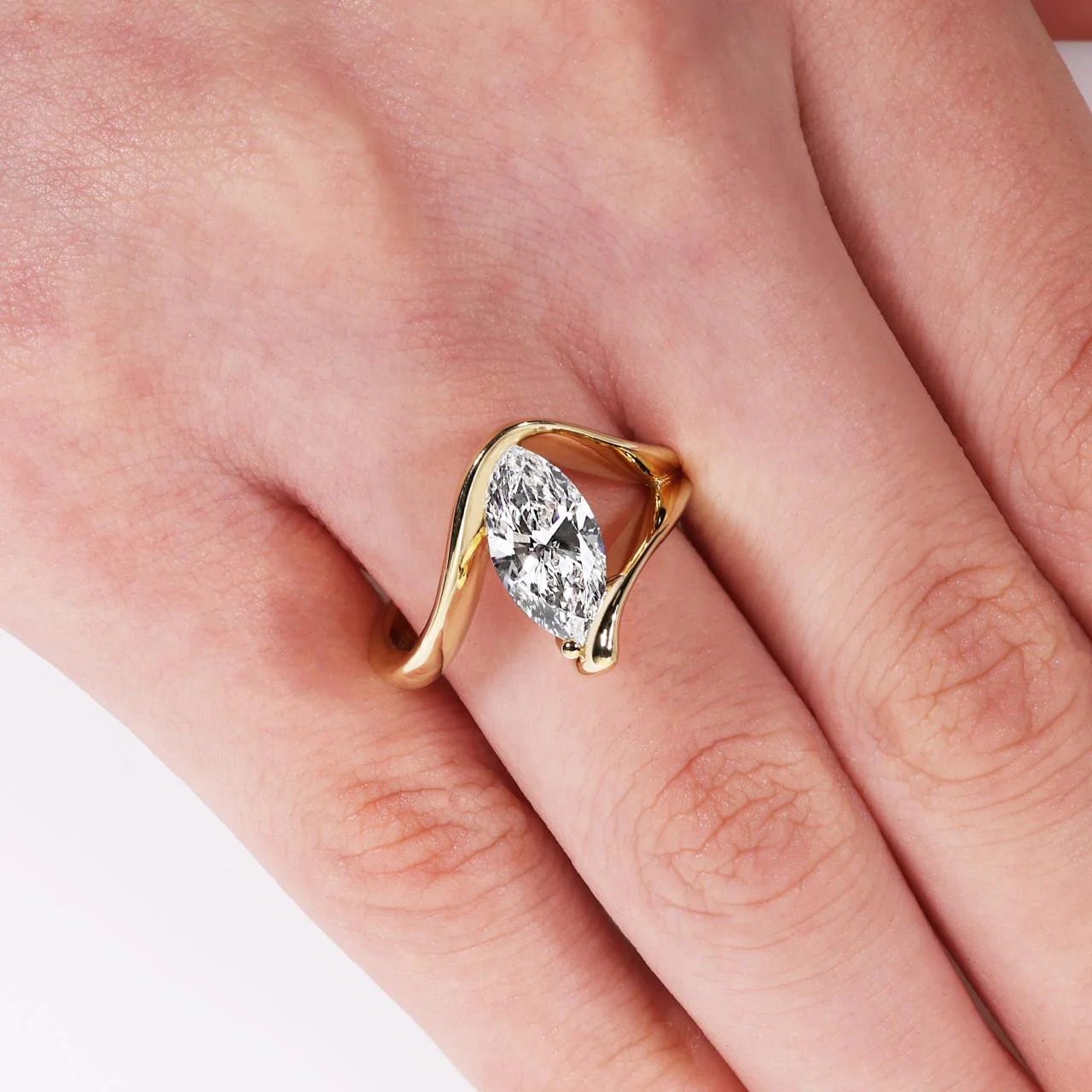 18ct yellow gold 1.50ct E VVS2 Marquise cut LAB Grown Diamond engagement ring - Image 3