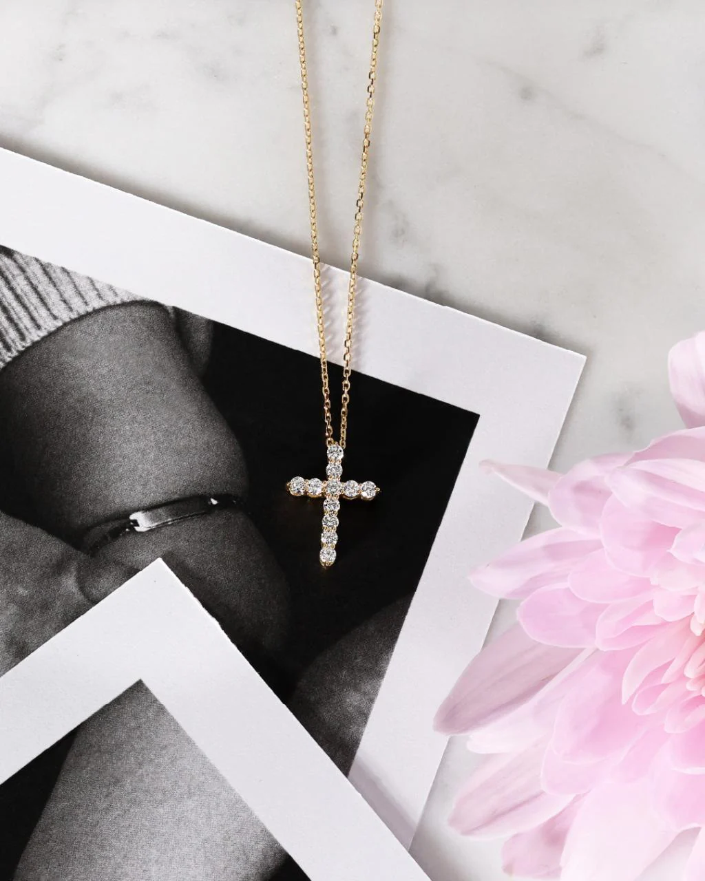 18ct yellow gold 11=0.25ct diamond cross necklace - Image 2