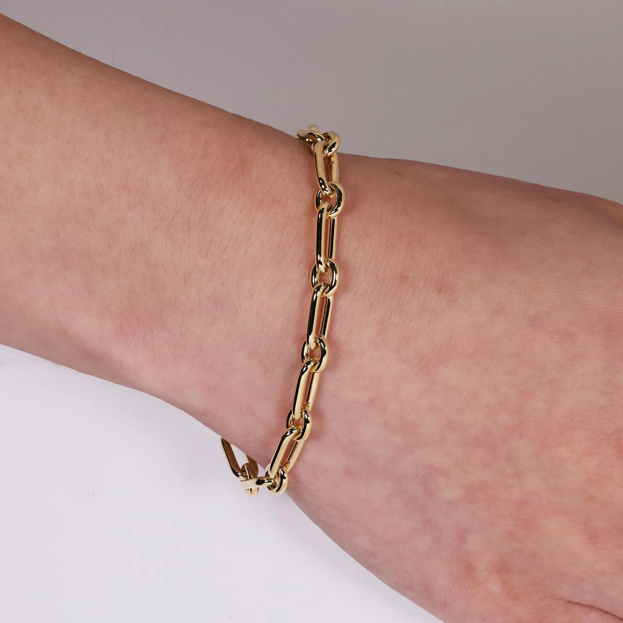 18ct yellow gold 19cm paperclip link bracelet - Image 2