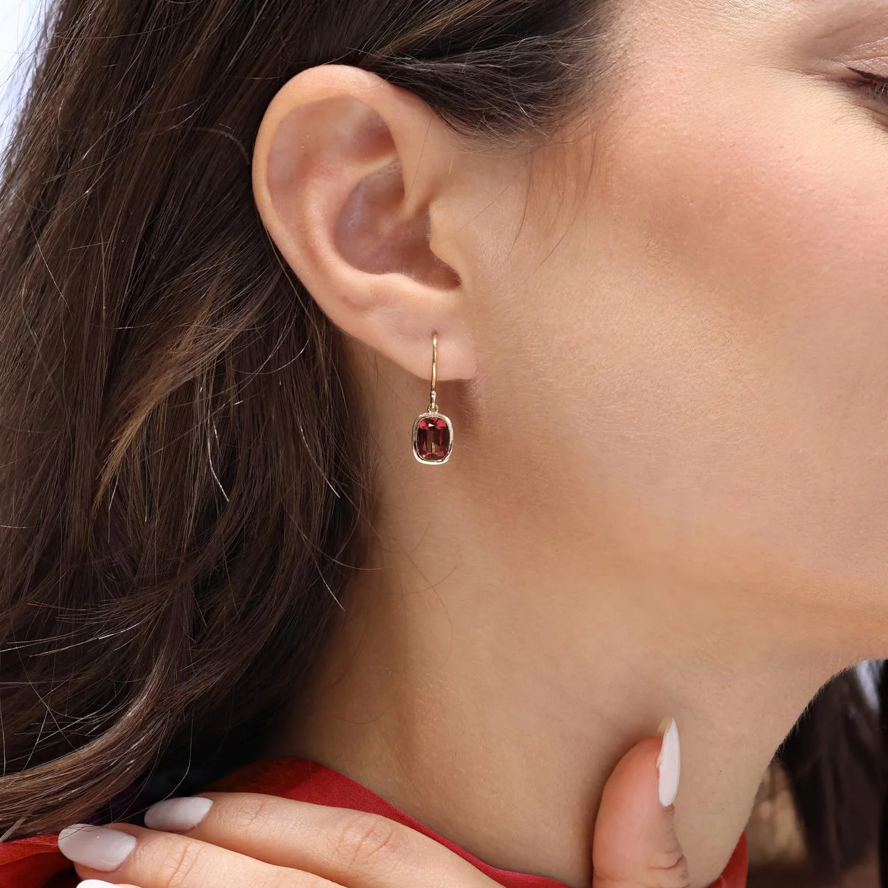18ct yellow gold 2=3.71ct elongated cushion cut garnet bezel set drop earrings - Image 2