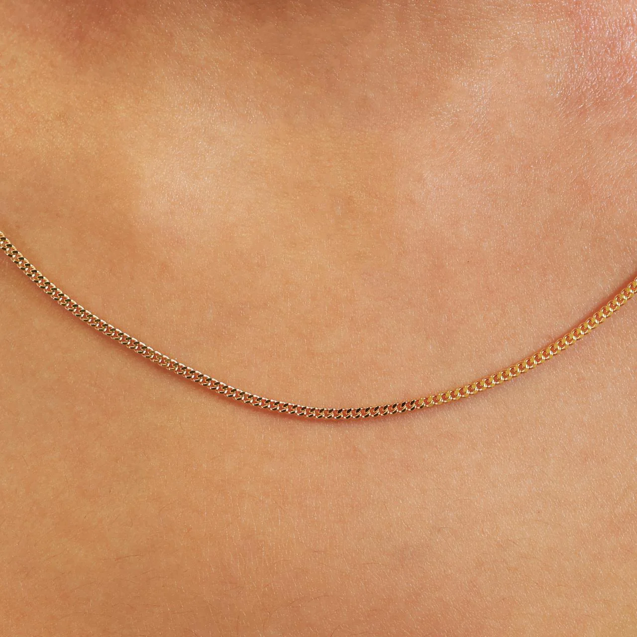 18ct yellow gold 50cm fine flat curb link chain with spring ring clasp - Image 3