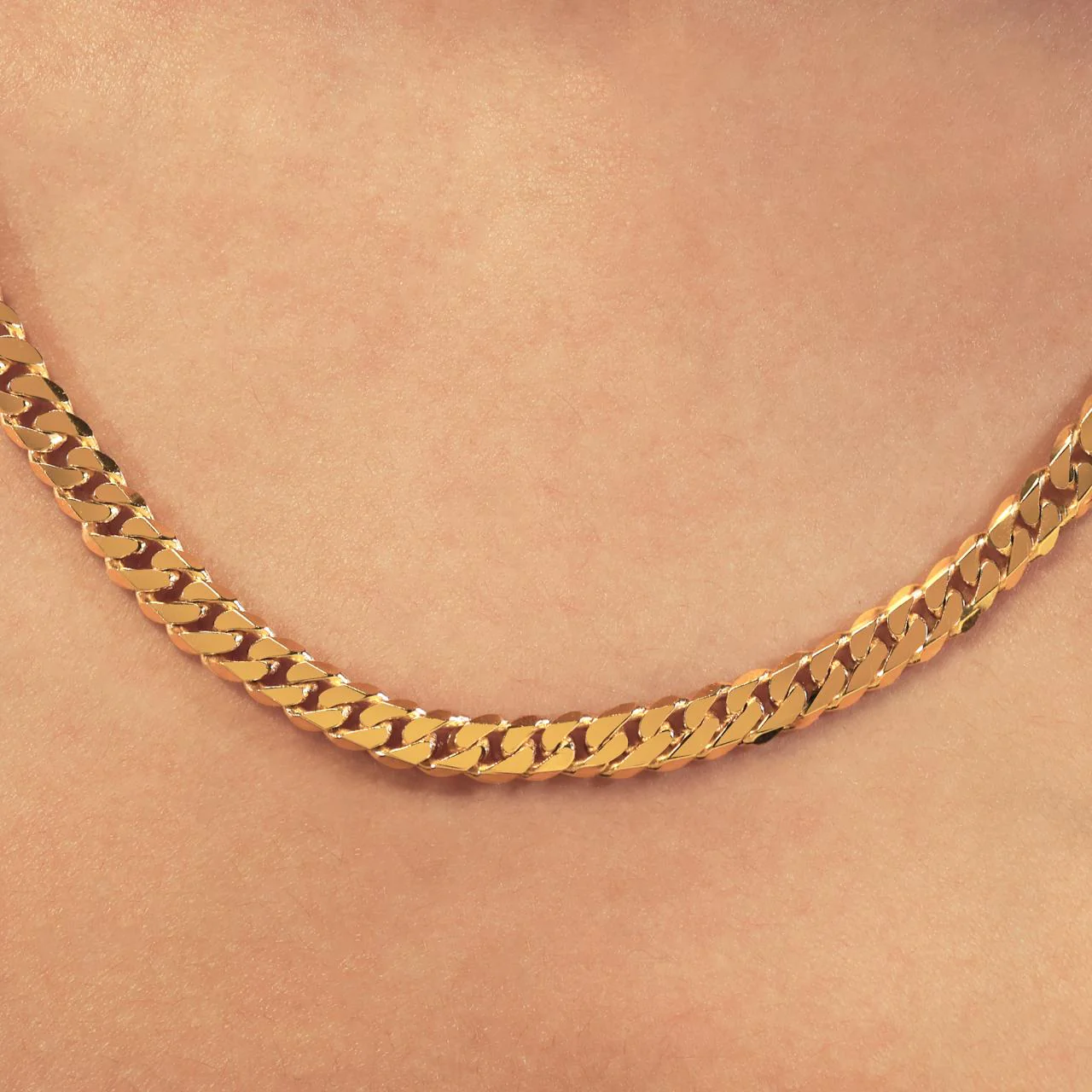 18ct yellow gold 60cm solid flat curb link chain with parrot clasp - Image 5