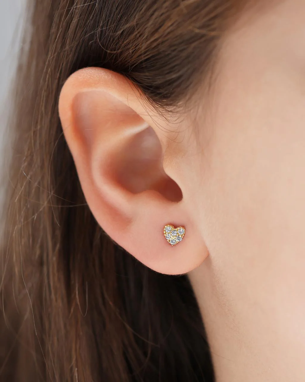 18ct yellow gold cubic zirconia heart stud earrings - Image 2