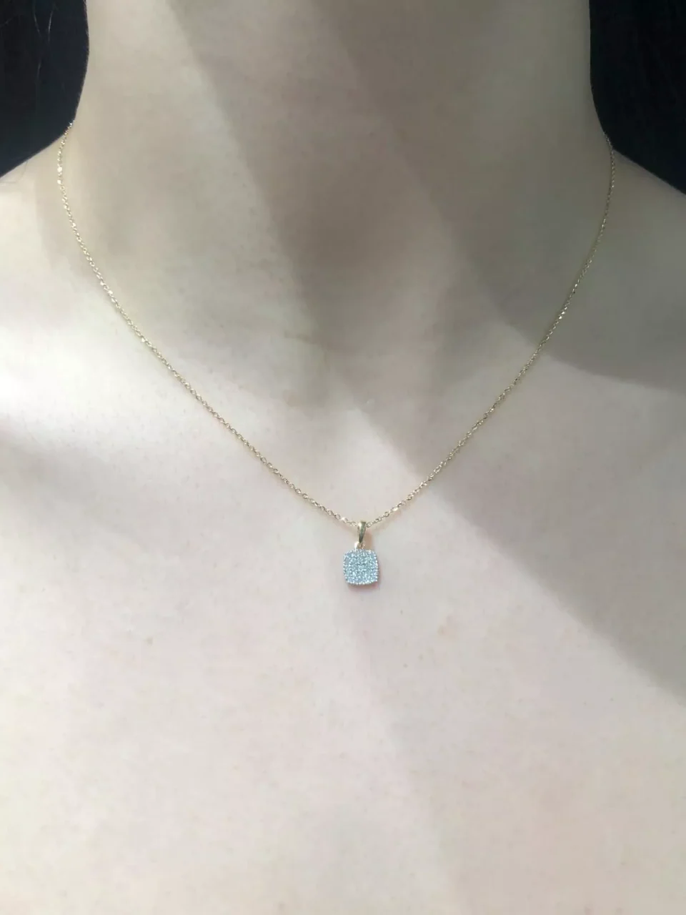 18ct yellow gold cushion shape cluster diamond necklace - Image 3