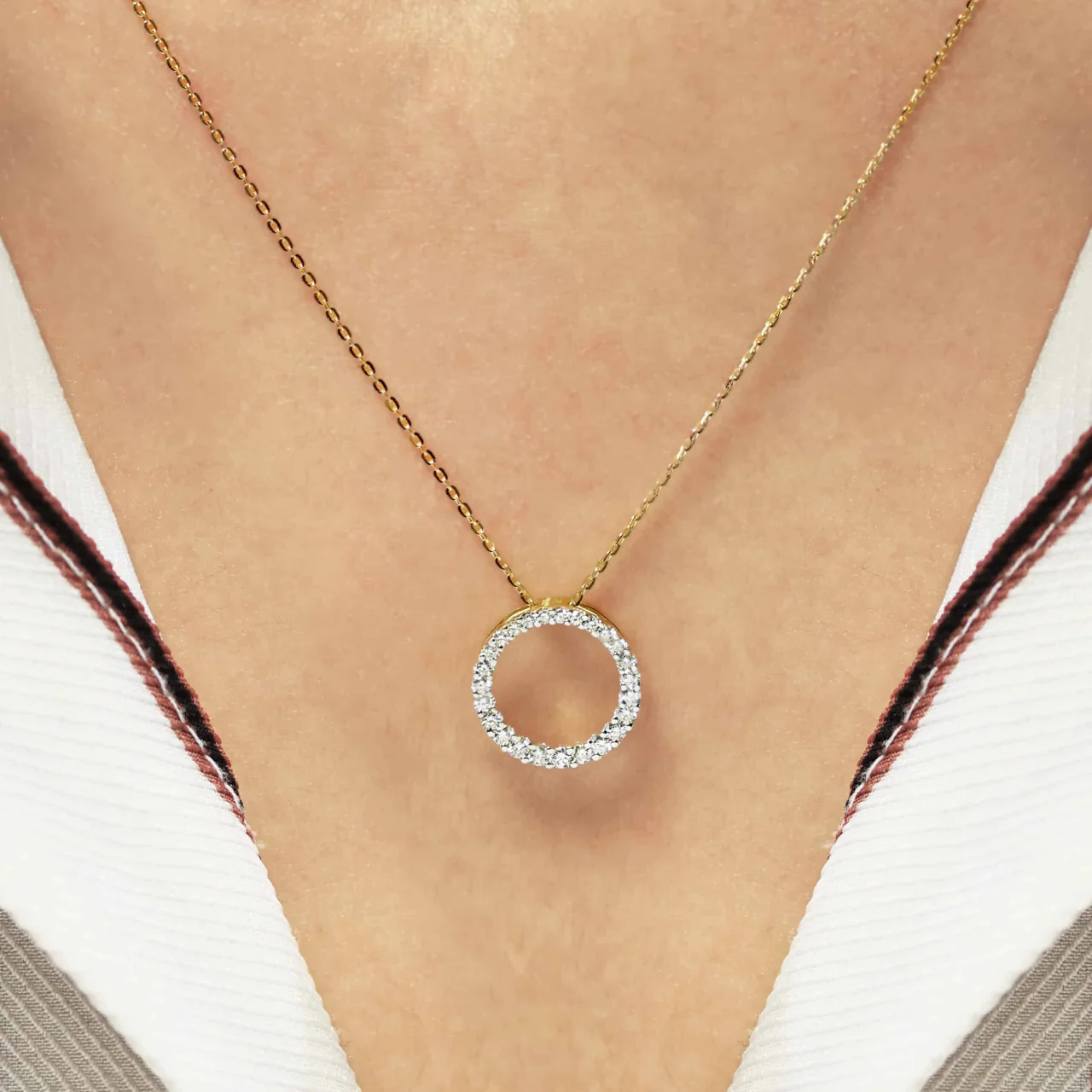 18ct yellow gold diamond circle necklace - Image 2