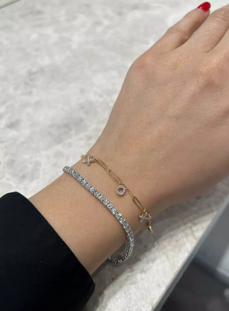 18ct yellow gold diamond paperclip ‘xo’ bracelet - Image 2