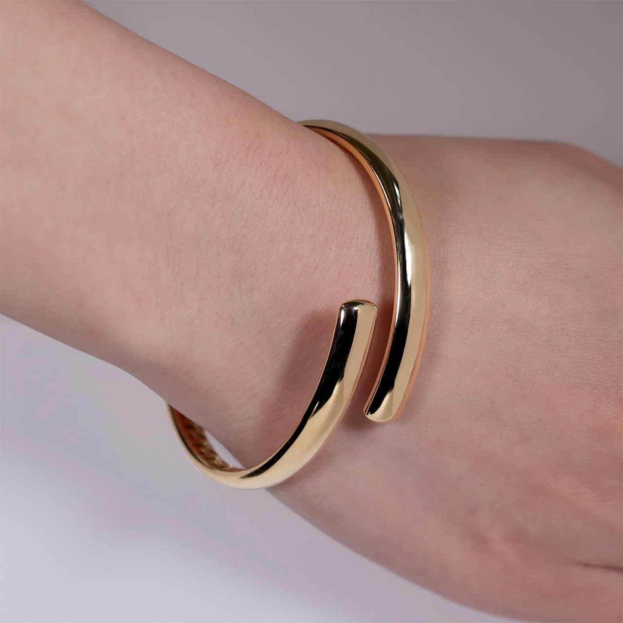 18ct yellow gold hinged bangle - Image 2