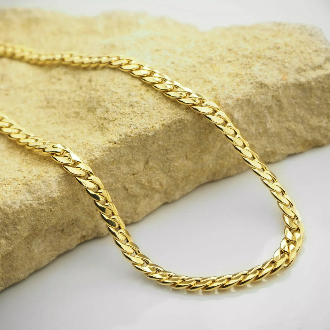 18ct yellow gold hollow 42cm curb link chain