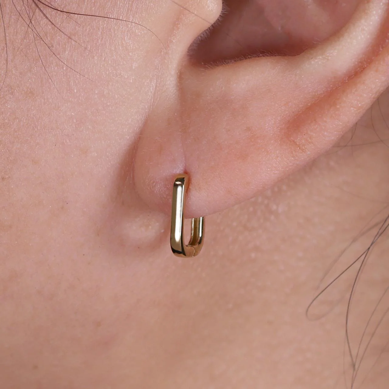 18ct yellow gold hollow oval huggies - Image 2