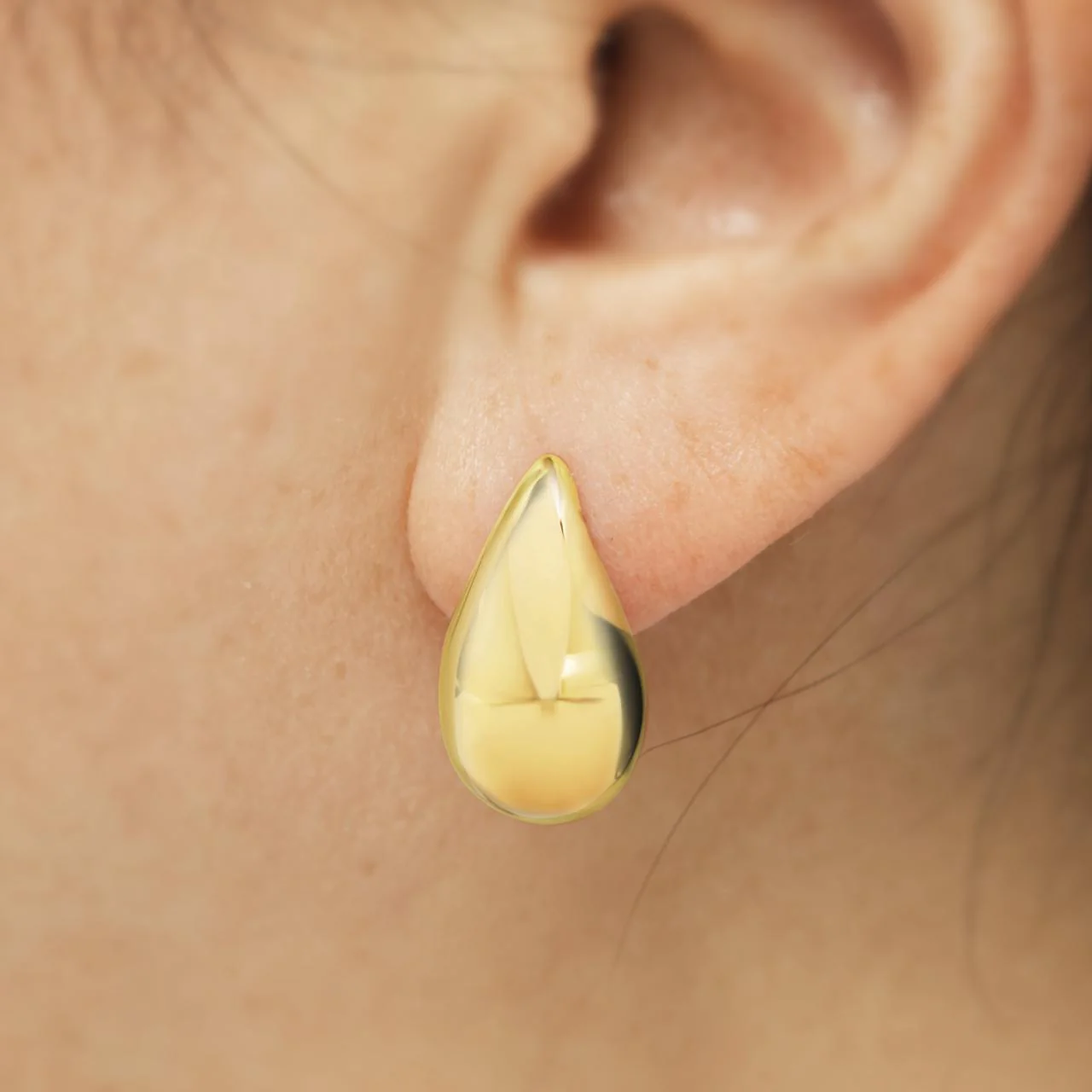 18ct yellow gold hollow tear drop stud earrings 20×12 mm - Image 2